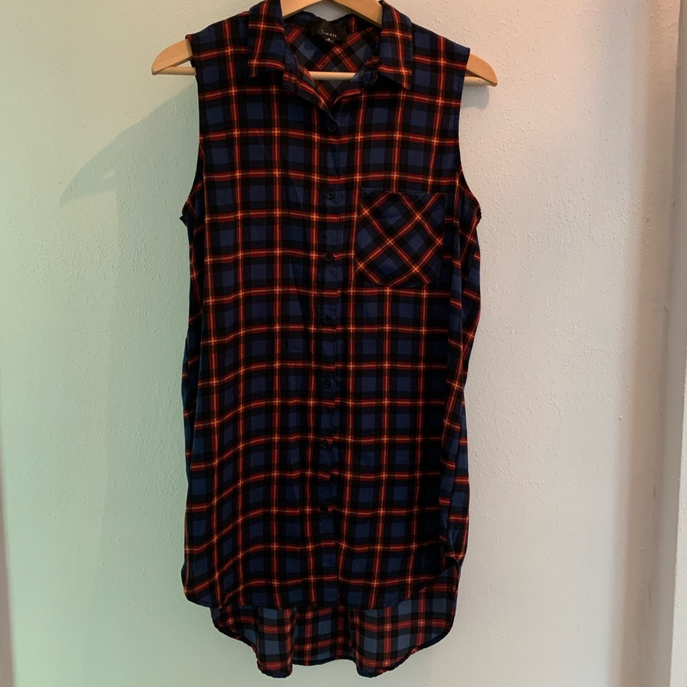 Plaid long sleeveless button up top